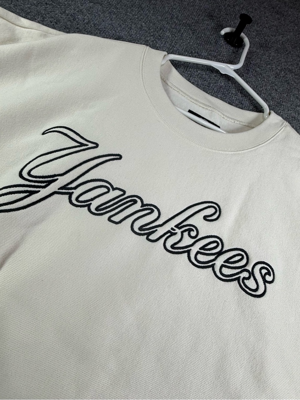 Yankees Embroidered Crewneck Sweatshirt - Cream
